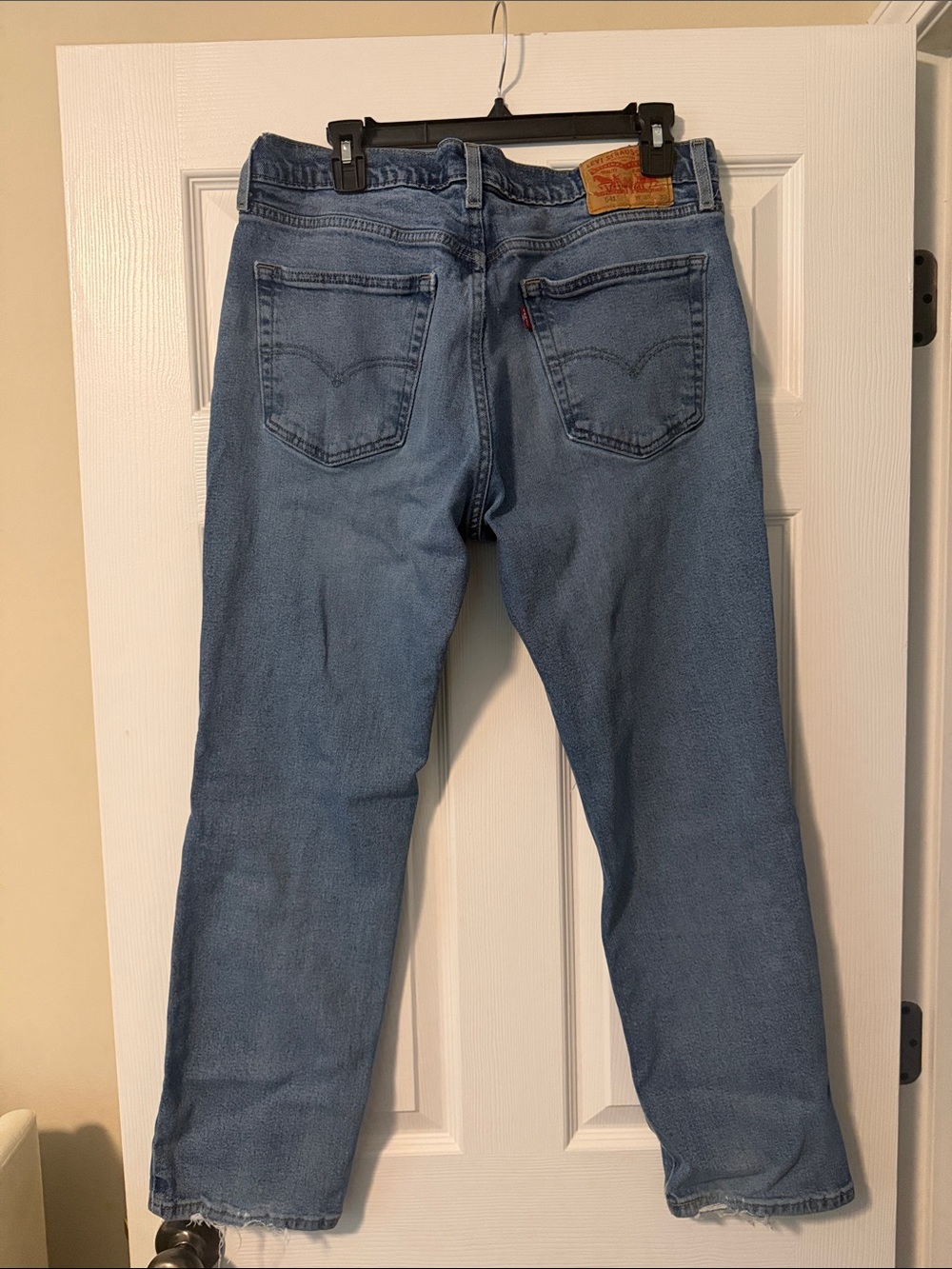 Levi's Men's Medium Blue Straight Jeans - Classic Back Pocket Detail